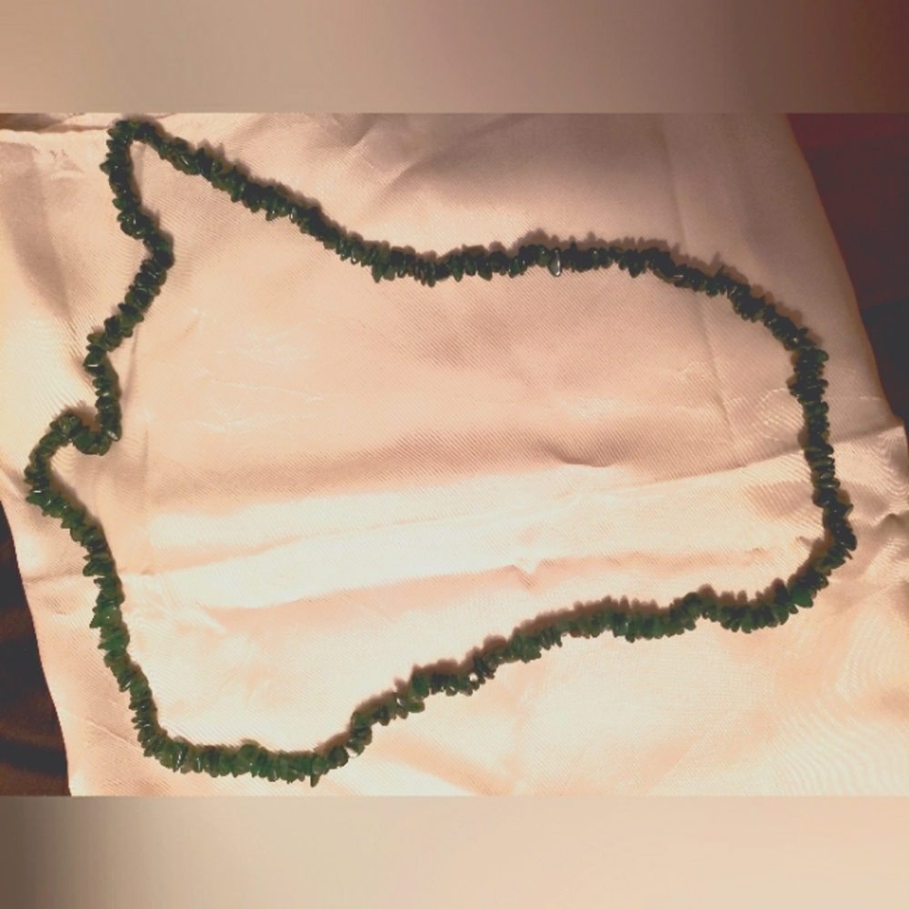 Vintage Woman's Green Stone Necklace 17 1/2" L, Excellent Condition, Weighty